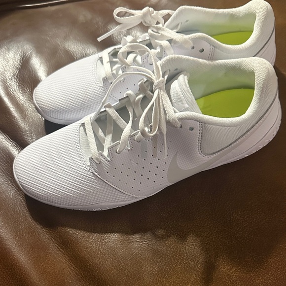 Nike Shoes - NIKE sideline CHEER 📣
